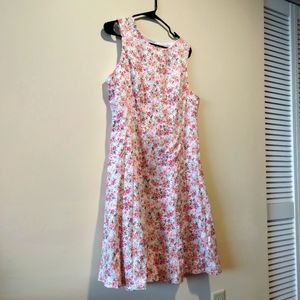 NWT / RONNI NICOLE sleeveless floral midi shift dress